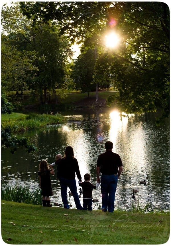 Creative Way to take Family Pictures (17)