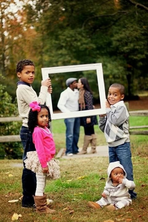 Creative Way to take Family Pictures (20)