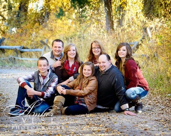 Creative Way to take Family Pictures (38)