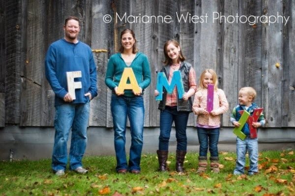 Creative Way to take Family Pictures (43)