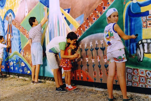 children painting