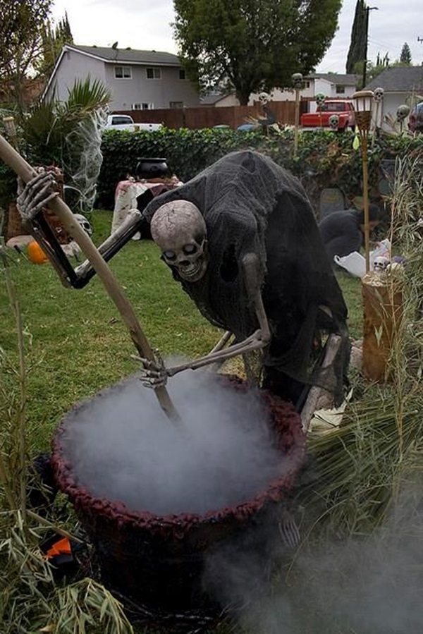 Scary Halloween Decoration Ideas to try this Year (14)