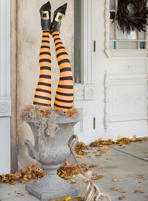 Scary Halloween Decoration Ideas to try this Year (40)