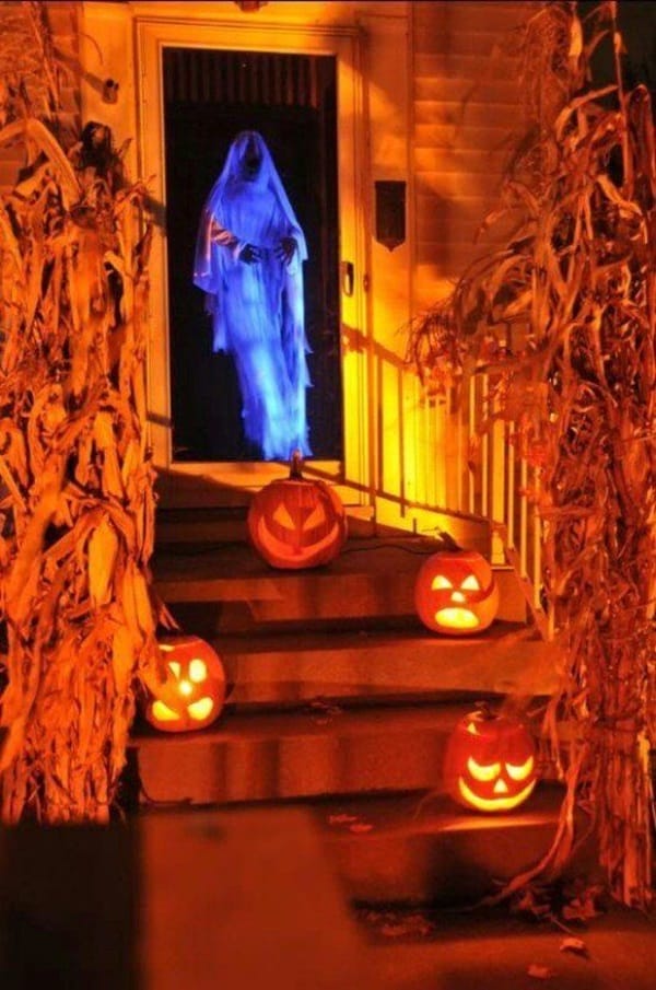 Scary Halloween Decoration Ideas to try this Year (8)