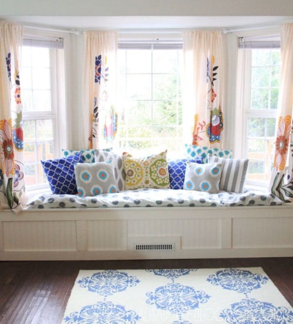 Scenic And Cozy Window Seat Ideas For You (2)