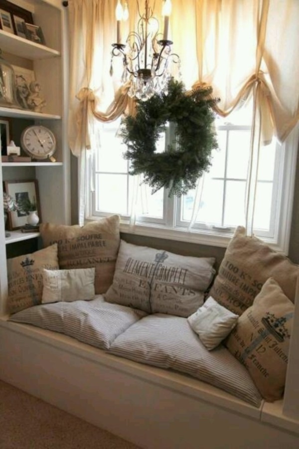 Scenic And Cozy Window Seat Ideas For You (7)