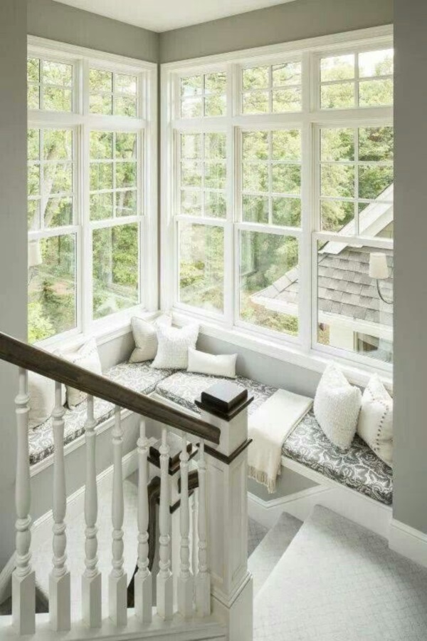 Scenic And Cozy Window Seat Ideas For You (9)