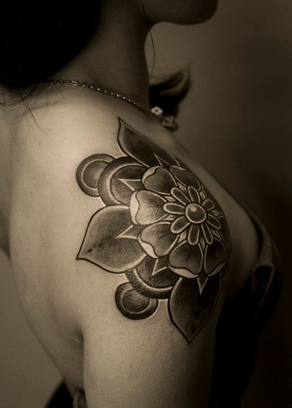 Impossibly Pretty Shoulder Tattoo Designs For Girls (1)