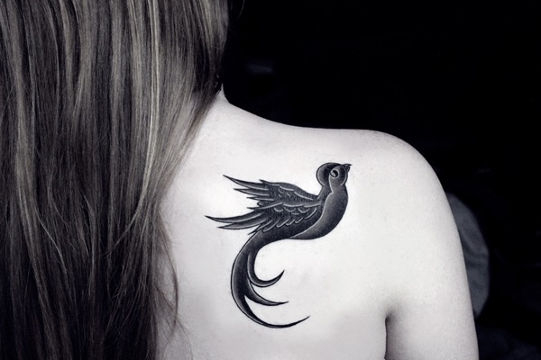 Impossibly Pretty Shoulder Tattoo Designs For Girls (24)
