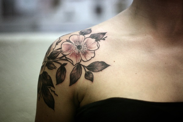 Impossibly Pretty Shoulder Tattoo Designs For Girls (38)