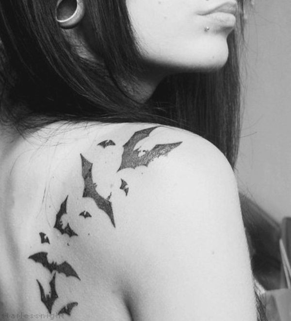 Impossibly Pretty Shoulder Tattoo Designs For Girls (4)