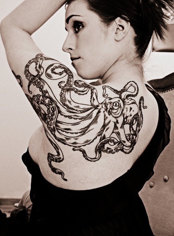 Impossibly Pretty Shoulder Tattoo Designs For Girls (9)