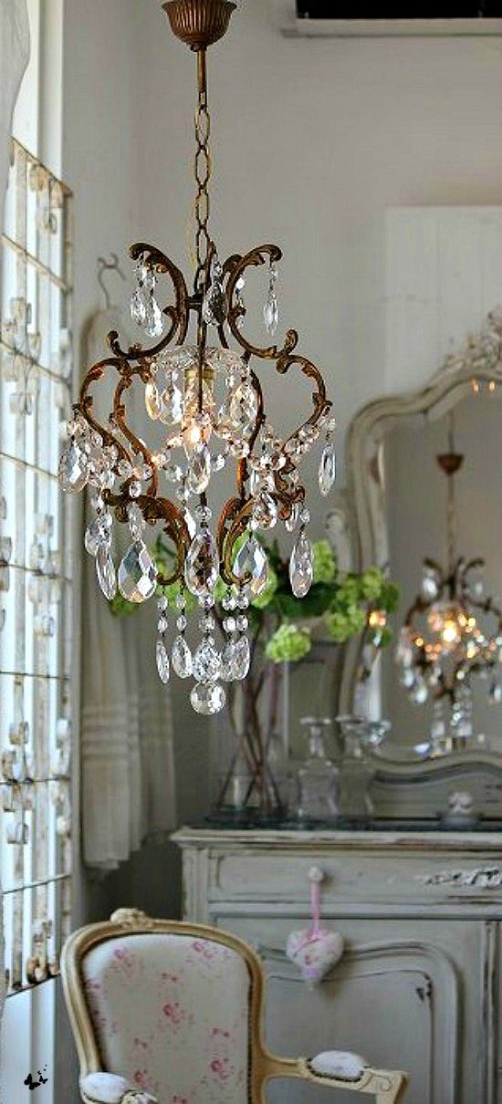 chandeliers 23