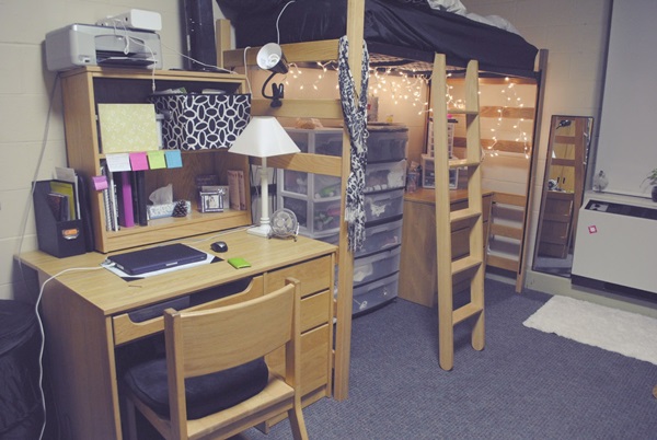 Classic College Dorm Room Decoration Ideas (13)