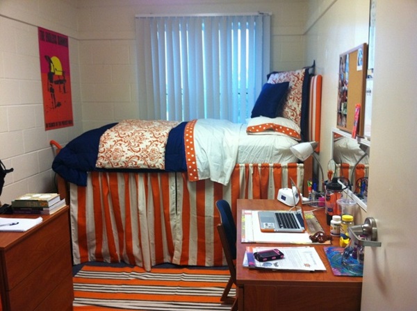 Classic College Dorm Room Decoration Ideas (22)