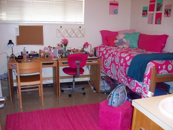 Classic College Dorm Room Decoration Ideas (28)