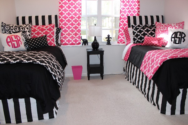 Classic College Dorm Room Decoration Ideas (31)