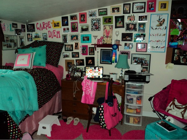 Classic College Dorm Room Decoration Ideas (38)