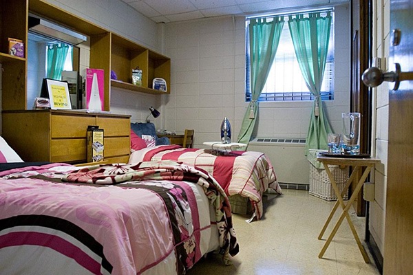 Classic College Dorm Room Decoration Ideas (40)