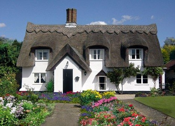 Beautiful thatch roof Cottage House Designs (1)