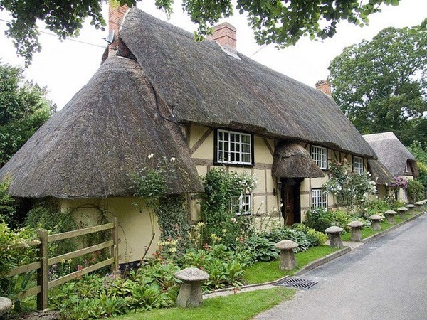 Beautiful thatch roof Cottage House Designs (12)