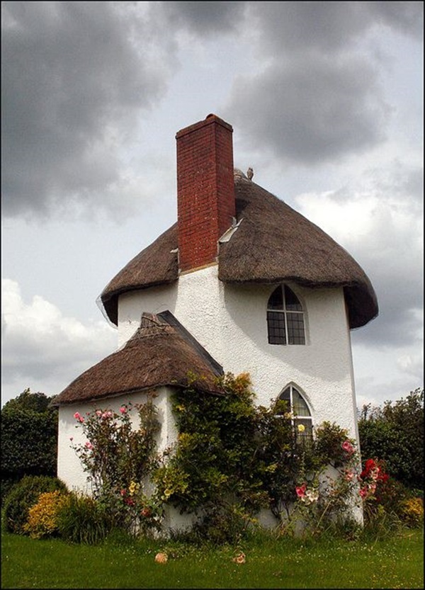 Beautiful thatch roof Cottage House Designs (16)