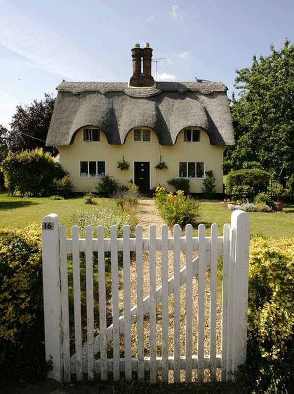 Beautiful thatch roof Cottage House Designs (21)