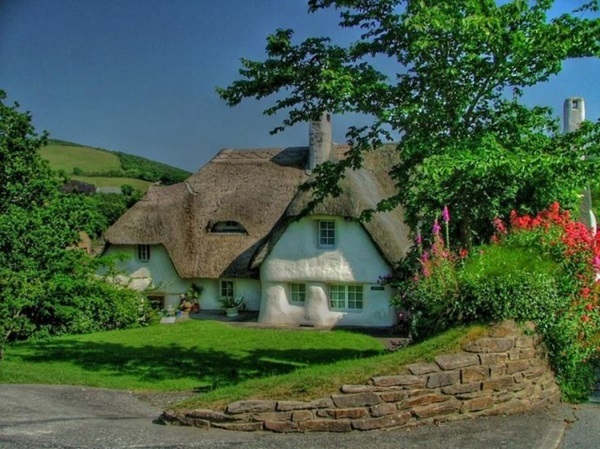 Beautiful thatch roof Cottage House Designs (26)