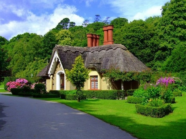 Beautiful thatch roof Cottage House Designs (27)