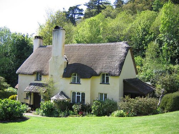 Beautiful thatch roof Cottage House Designs (3)