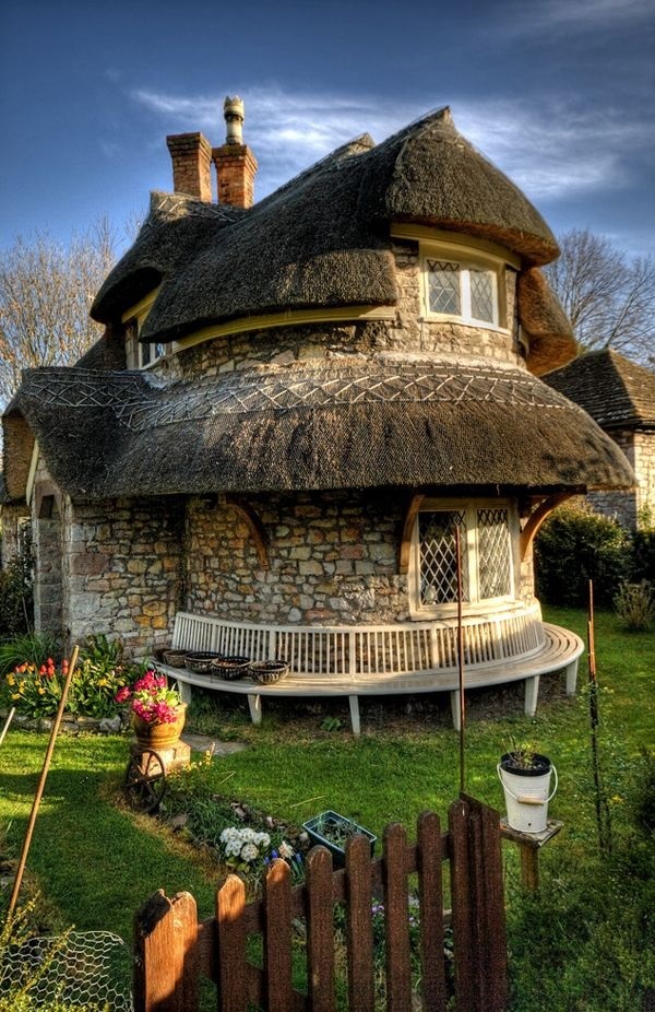 Beautiful thatch roof Cottage House Designs (38)