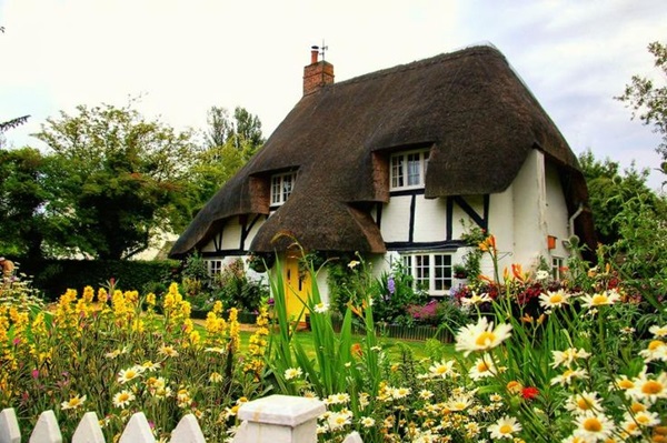 Beautiful thatch roof Cottage House Designs (5)