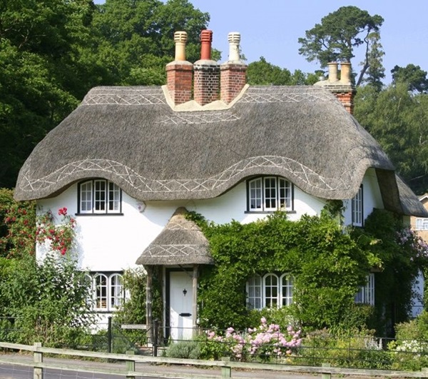 Beautiful thatch roof Cottage House Designs (7)