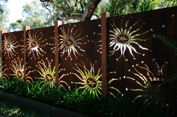 Creative Garden Fence Decoration Ideas (19)