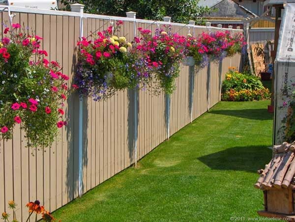 Creative Garden Fence Decoration Ideas (36)