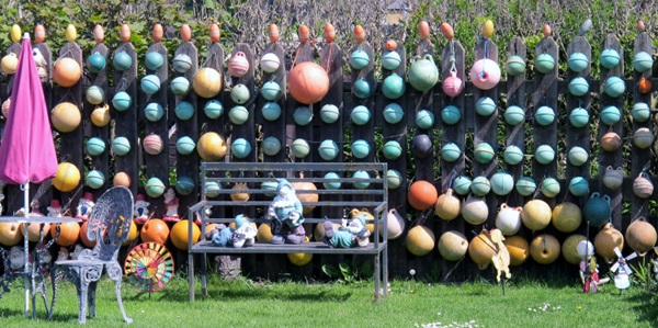 Creative Garden Fence Decoration Ideas (41)