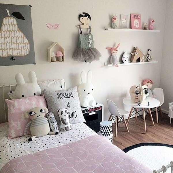 Small Room Decoration Ideas to Make it Work For You (29)