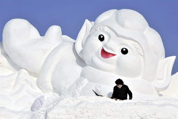 Realistic Snow Art Sculptures Winter Creations (42)