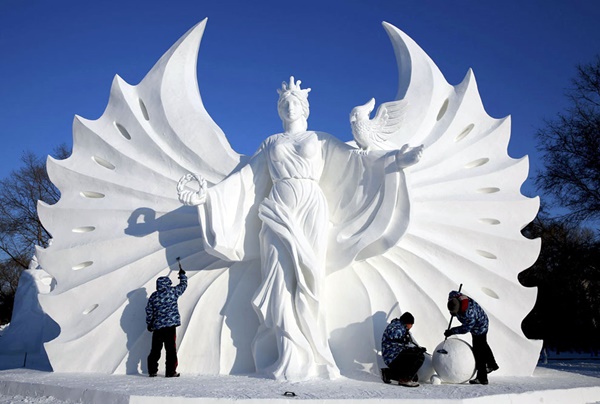 Realistic Snow Art Sculptures Winter Creations (44)