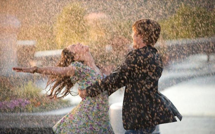 30 Beautiful Examples of Couple in the Rain Photography - Bored Art