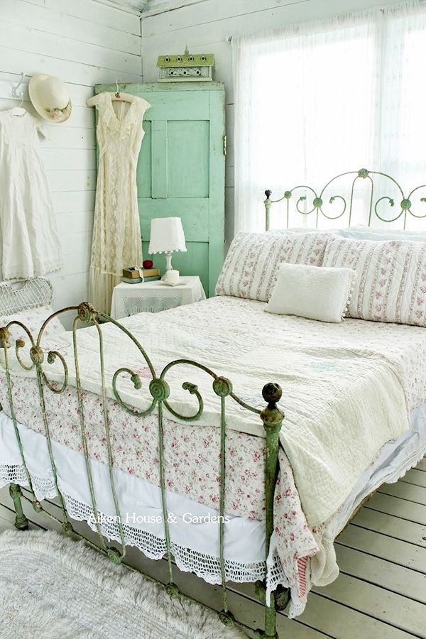40 Cute  Romantic Bedroom  Ideas  For Couples 