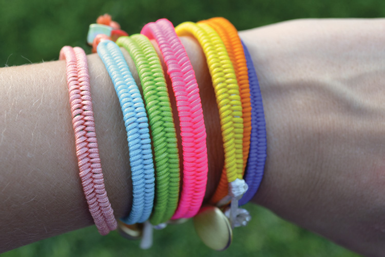 Want To Make Bracelets Using String? 25 Ideas Here! - Bored Art