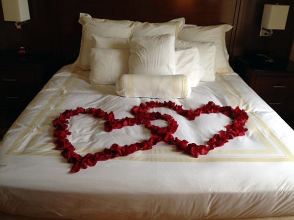 Wedding 1st night bed decoration ideas (40)