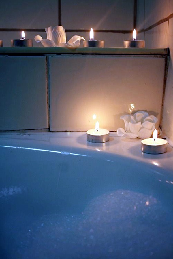 Ways To Use Candles In Bathroom For Special Nights (7)