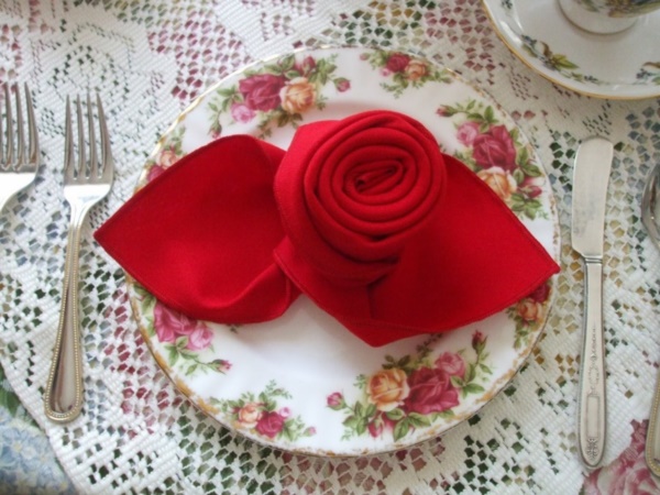 most-creative-table-napkin-folding-ideas-to-practice0001