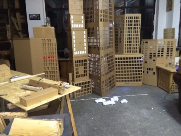 incredible-examples-of-cardboard-city-art0081