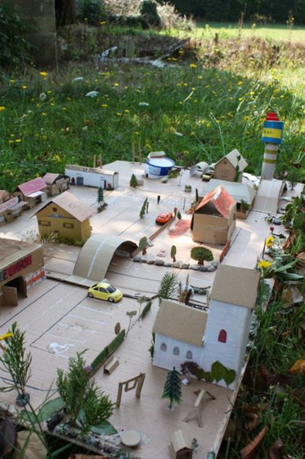 incredible-examples-of-cardboard-city-art0141