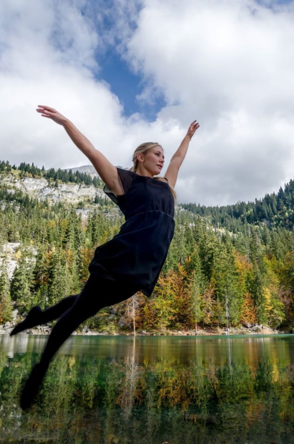 spectacular-shots-of-ballerinas-showing-their-skills-off-stage0081