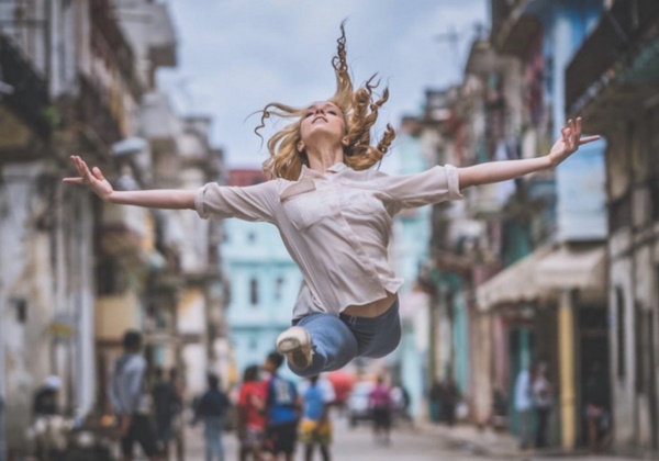 spectacular-shots-of-ballerinas-showing-their-skills-off-stage0091