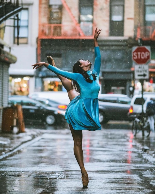 spectacular-shots-of-ballerinas-showing-their-skills-off-stage0131